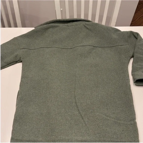 Design Lab Textured Front Button Shacket in Sage Size small - Picture 9 of 9